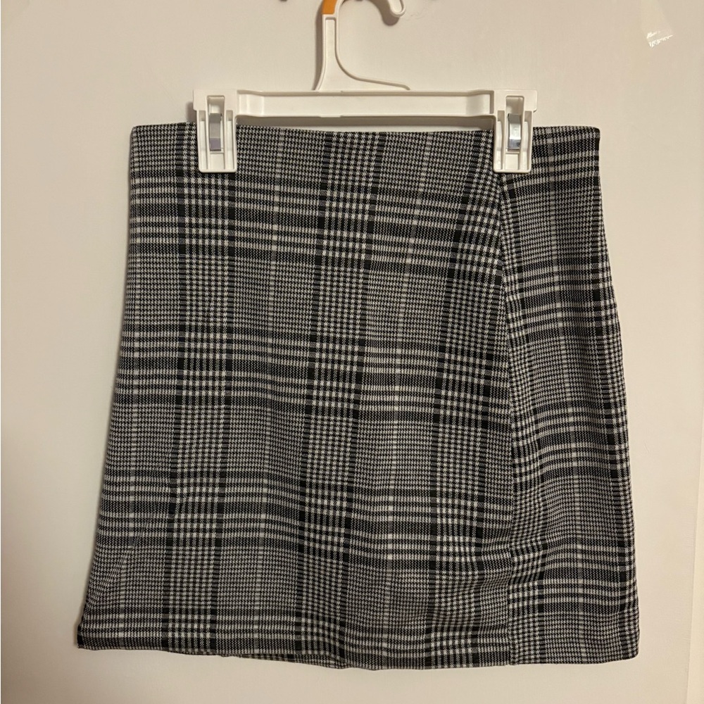 H&M Black and White Wrap Pencil Skirt Mini Length